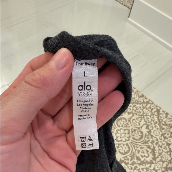 ALO Yoga Charcoal knotted cover tank size large - Picture 3 of 6